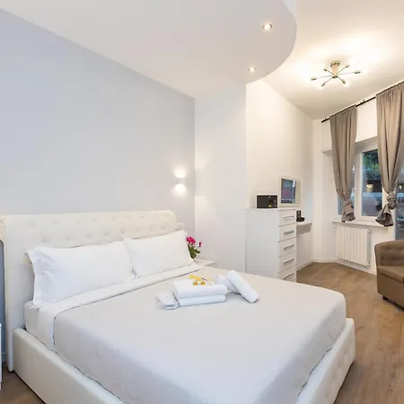 Trastevere Palace 4*